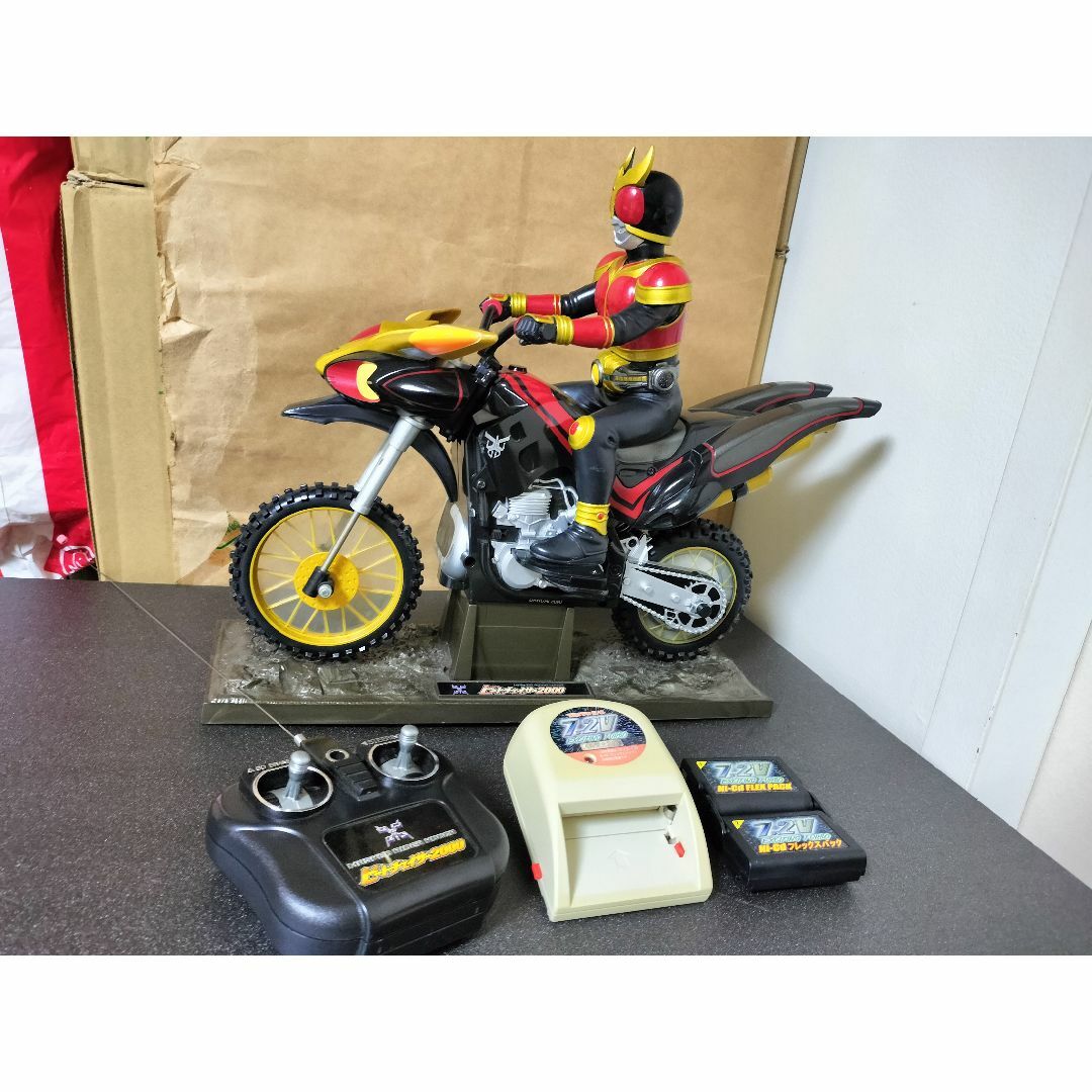 【ふるさと割】 RC ラジコンバイク 1/8 ビートチェイサー2000 仮面ライダー 仮面ライダークウガ