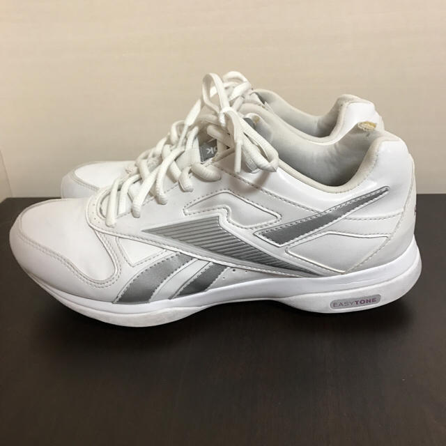 Reebok(リーボック)のReebok  EASY TONE  白  レディースの靴/シューズ(スニーカー)の商品写真