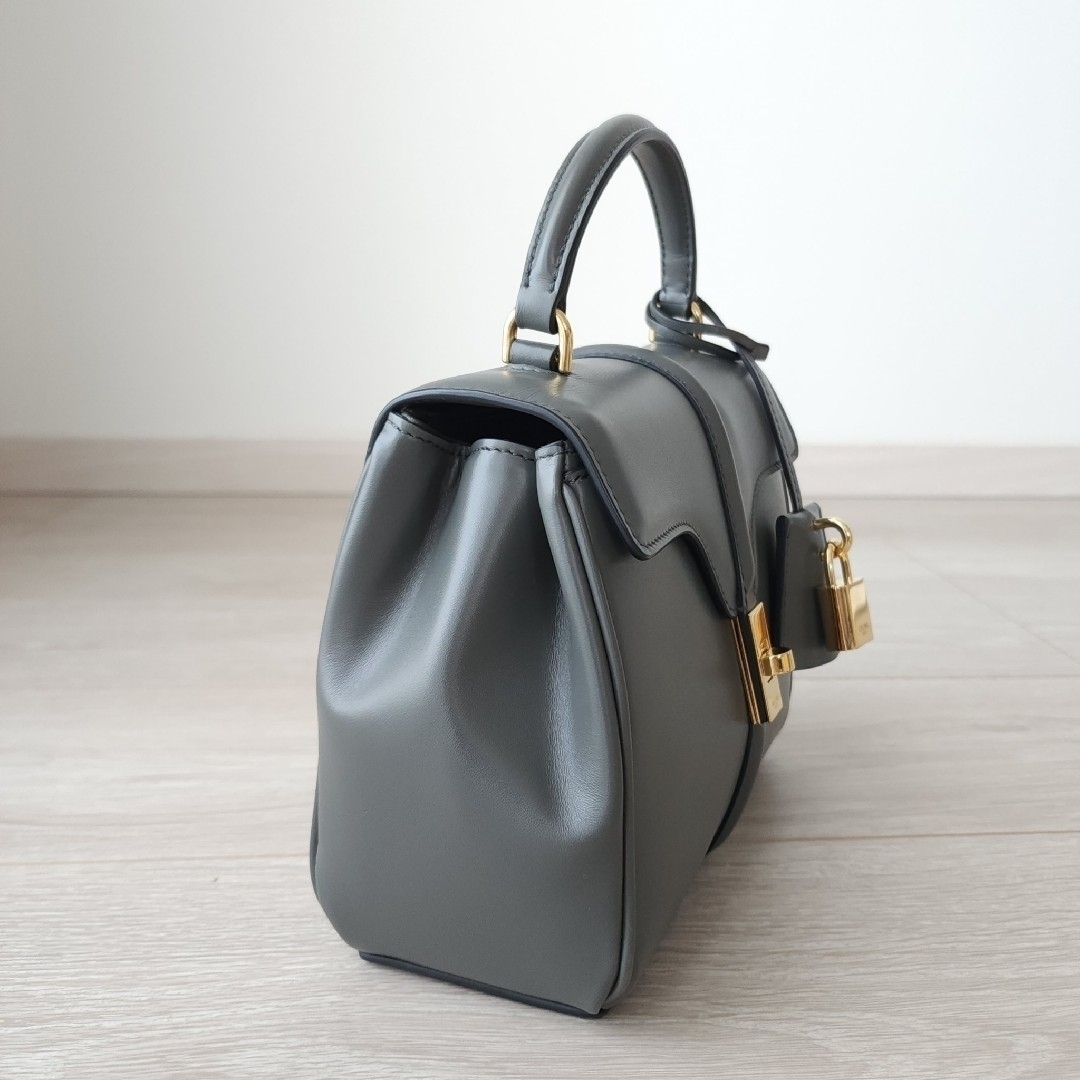 CELINE - 美品【セリーヌ】ミニ 16 セーズ サテンドカーフスキン CELINE - 美品【セリーヌ】ミニ 16 セーズ サテンドカーフスキン