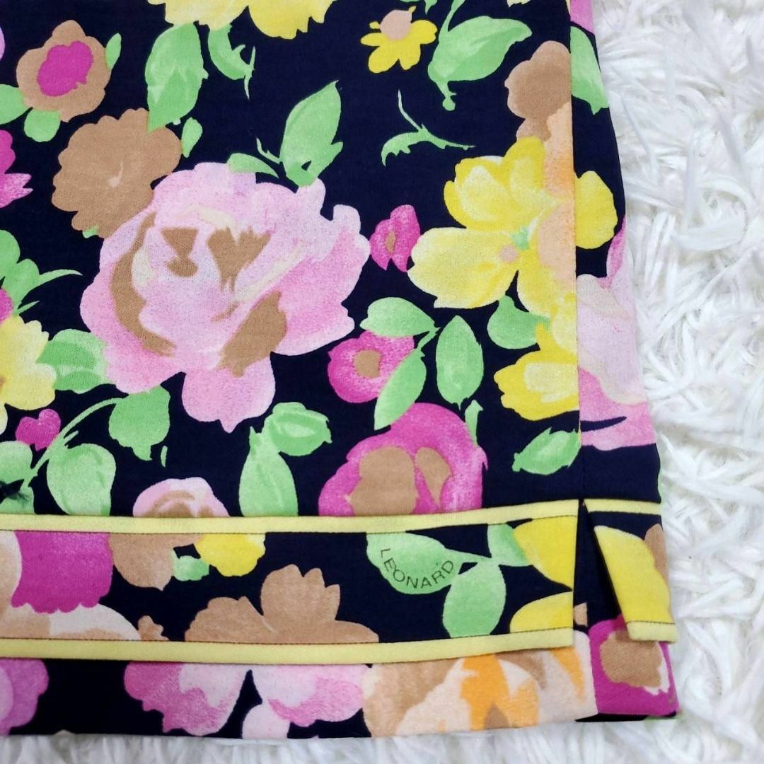 LEONARD - 美品 M レオナール 花柄 半袖ワンピース 黒地 マルチ LEONARD - 美品 M レオナール 花柄 半袖ワンピース 黒地 マルチ