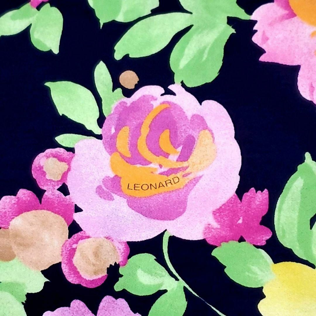LEONARD - 美品 M レオナール 花柄 半袖ワンピース 黒地 マルチ LEONARD - 美品 M レオナール 花柄 半袖ワンピース 黒地 マルチ