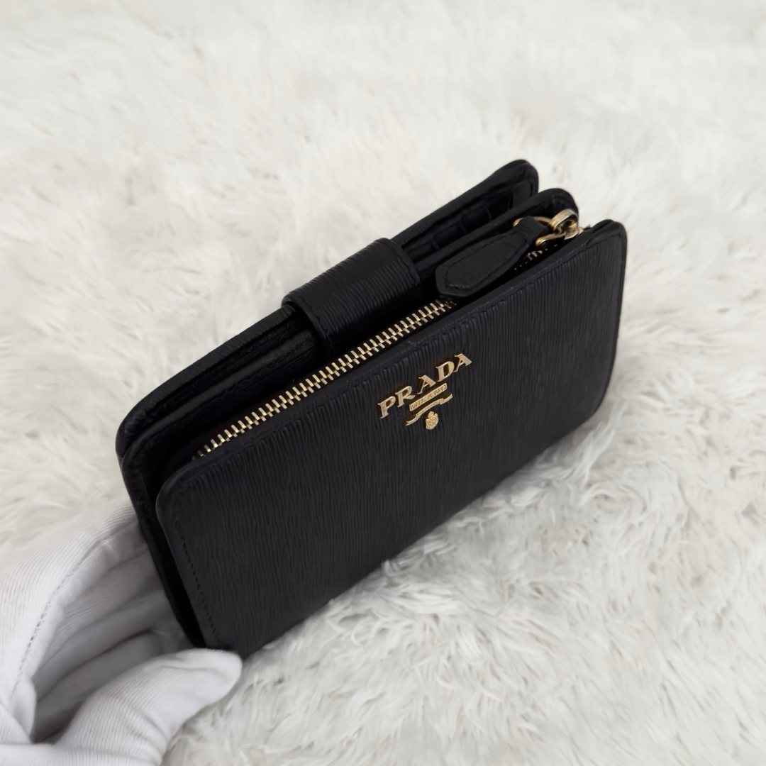 ☆美品☆PRADA プラダ ヴィッテロムーヴ 財布 ブラック 二つ折り ☆美品☆PRADA プラダ ヴィッテロムーヴ 財布 ブラック 二つ折り
