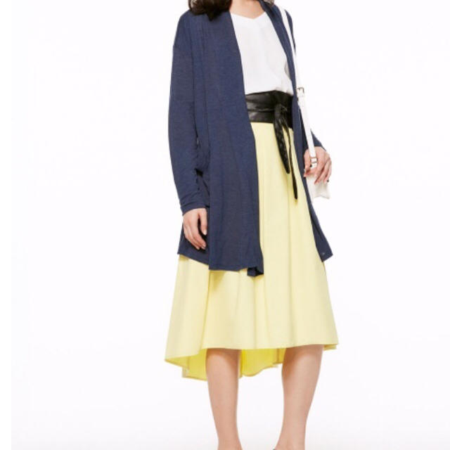 GU(ジーユー)のステップドヘムフレアスカート 新品未使用GU イエロー レディースのスカート(ひざ丈スカート)の商品写真