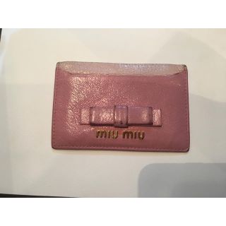 ミュウミュウ(miumiu)のmiumiu 定期入れ(名刺入れ/定期入れ)