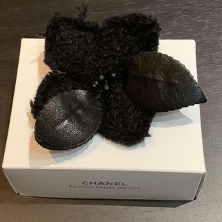 CHANEL(レザー ・ ブローチ/コサージュ)のフリマアイテム一覧 CHANEL(レザー ・ ブローチ/コサージュ)のフリマアイテム一覧