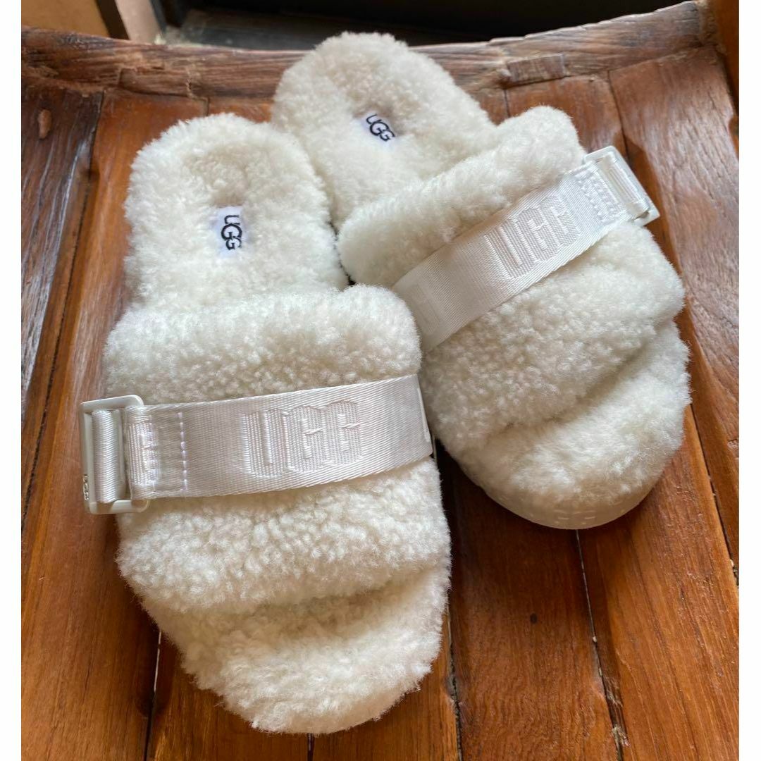 UGG - 完売しました。。。①超美品✨23靴下~23.5・24素足✨UGG UGG - 完売しました。。。①超美品✨23靴下~23.5・24素足✨UGG