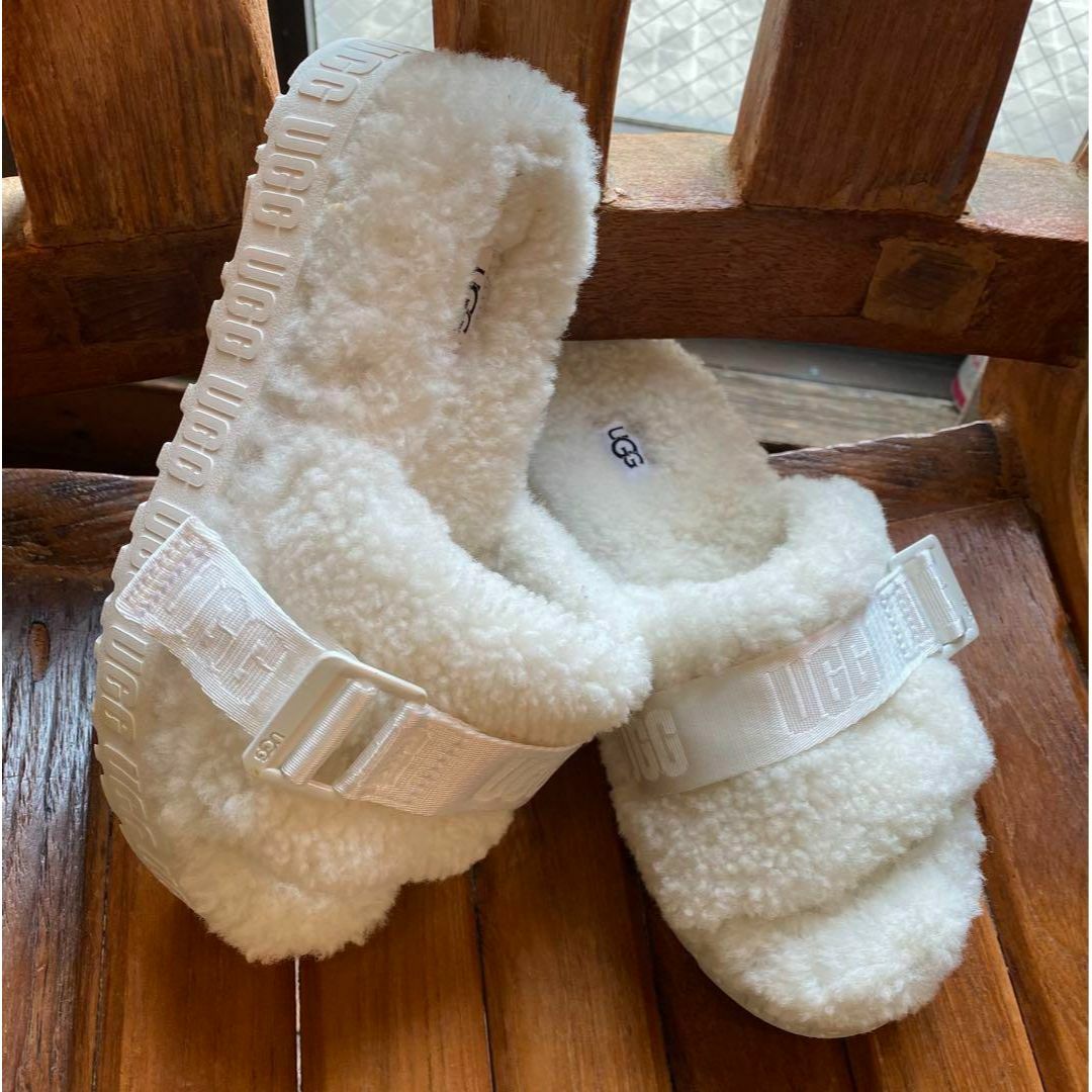 UGG - 完売しました。。。①超美品✨23靴下~23.5・24素足✨UGG UGG - 完売しました。。。①超美品✨23靴下~23.5・24素足✨UGG