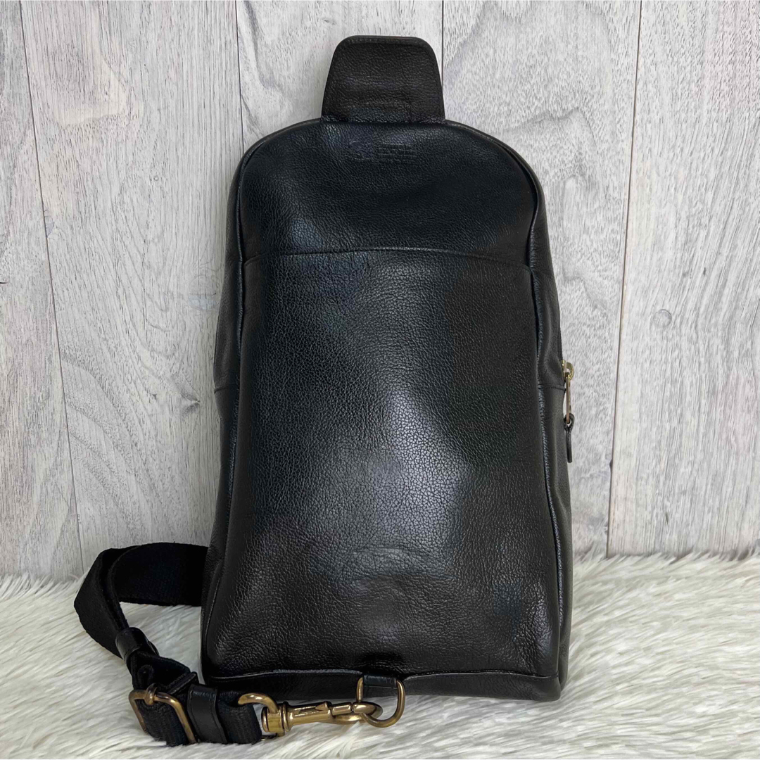 人気♡IL BISONTE イルビゾンテ エンボスロゴ レザー ボディバッグ 人気♡IL BISONTE イルビゾンテ エンボスロゴ レザー ボディバッグ