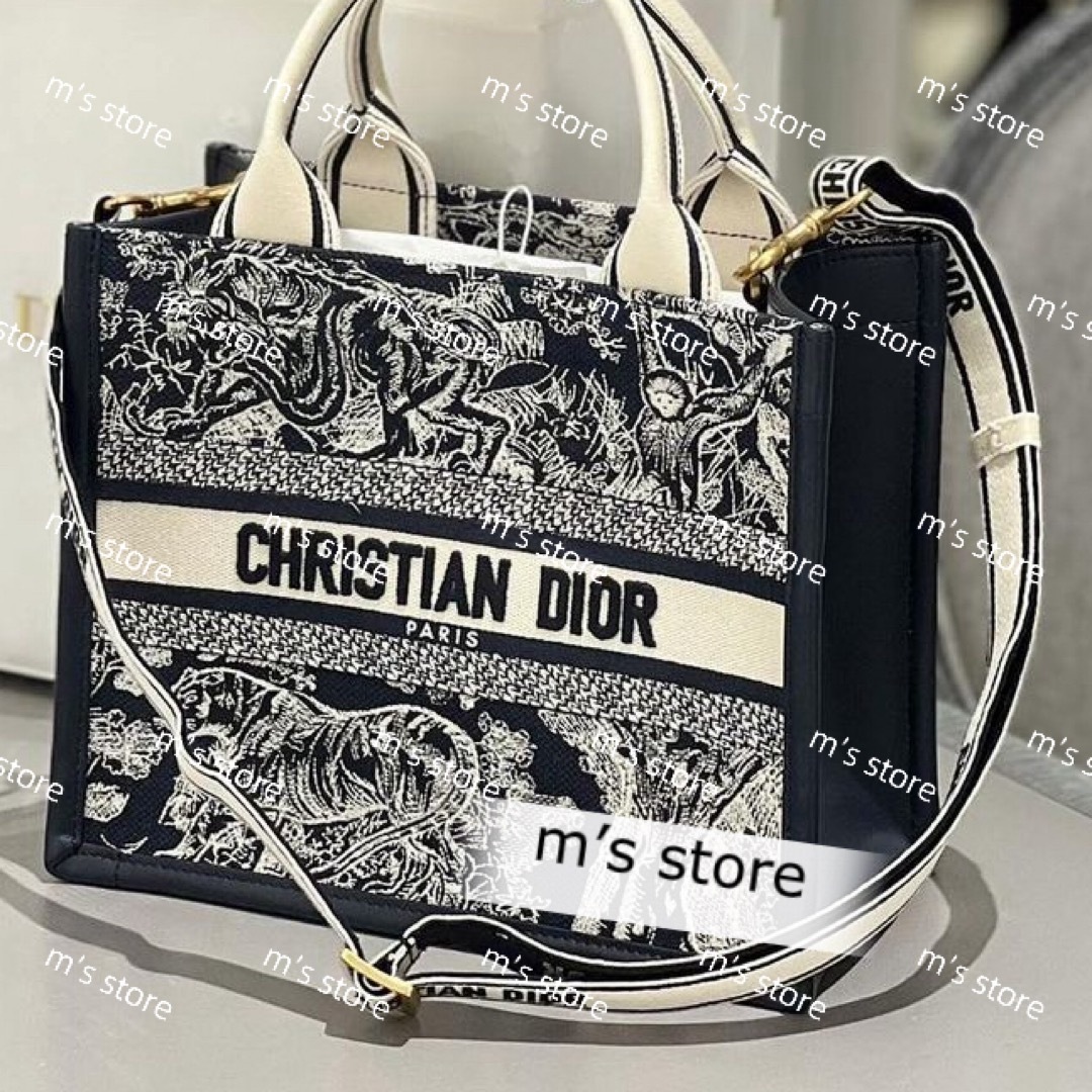 Christian Dior - 新品 定価以下 DIOR BOOK TOTE ディオール Christian Dior - 新品 定価以下 DIOR BOOK TOTE ディオール