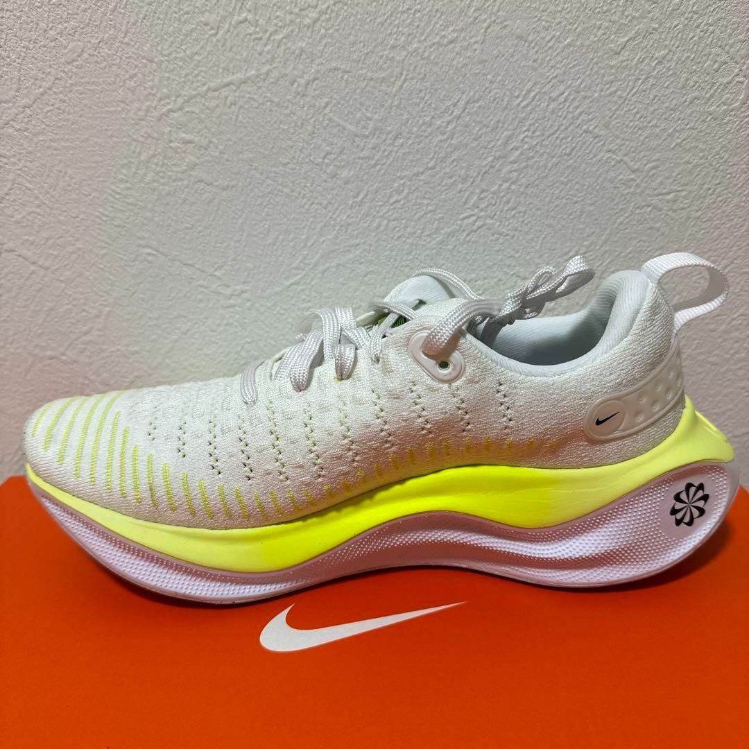 新品 NIKE インフィニティ ラン4 レディース ランニング 白 23.5cm 新品 NIKE インフィニティ ラン4 レディース ランニング 白 23.5cm