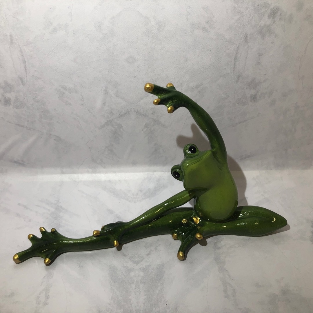 ヨガをしているカエルの置物 3点セットの通販 by よっしぃ's ヨガをしているカエルの置物 3点セットの通販 by よっしぃ's