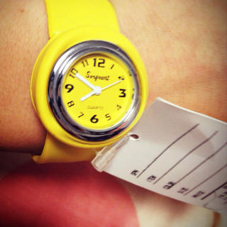 スピンズ(SPINNS)のスピンズ 黄色時計(腕時計)