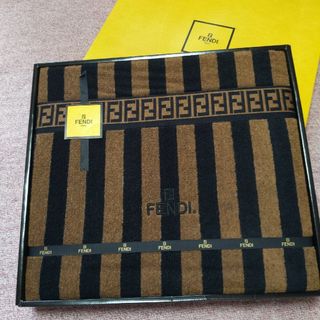 【新品・希少品】FENDI フェンディ タオルケット ズッカ柄 【新品・希少品】FENDI フェンディ タオルケット ズッカ柄
