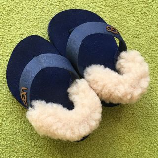 アグ(UGG)の【箱無しだと1300円！☆ugg☆ベビーサンダル】(サンダル)