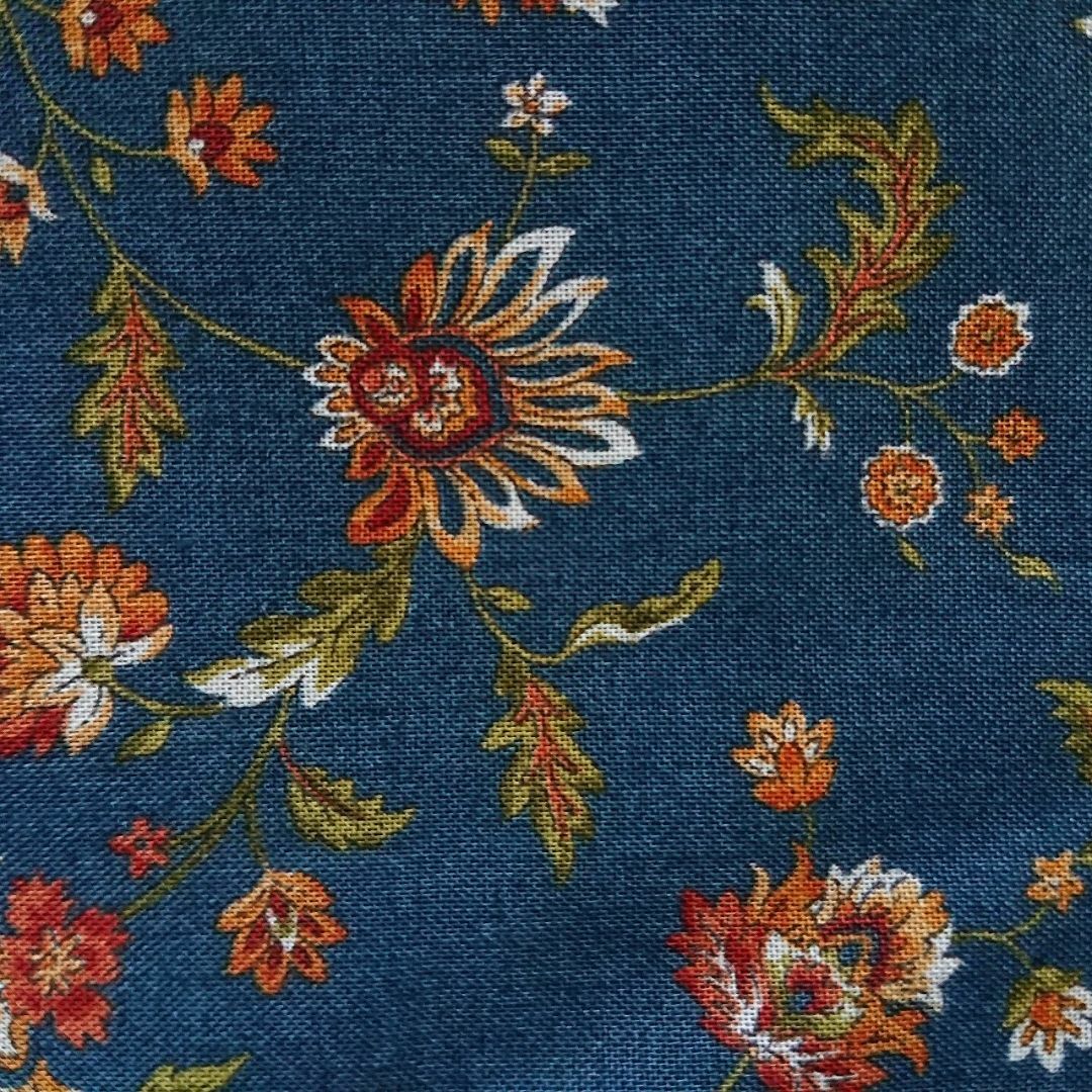 クラシックな花柄　青緑色　コットン生地 ハンドメイドの素材/材料(生地/糸)の商品写真