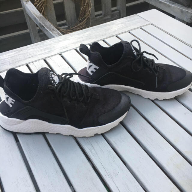 Nike Nike ナイキ エアハラチラン ウルトラの通販 By みーちゃん S Shop ナイキならラクマ Nike Nike ナイキ エアハラチラン ウルトラの通販 By みーちゃん S Shop ナイキならラクマ