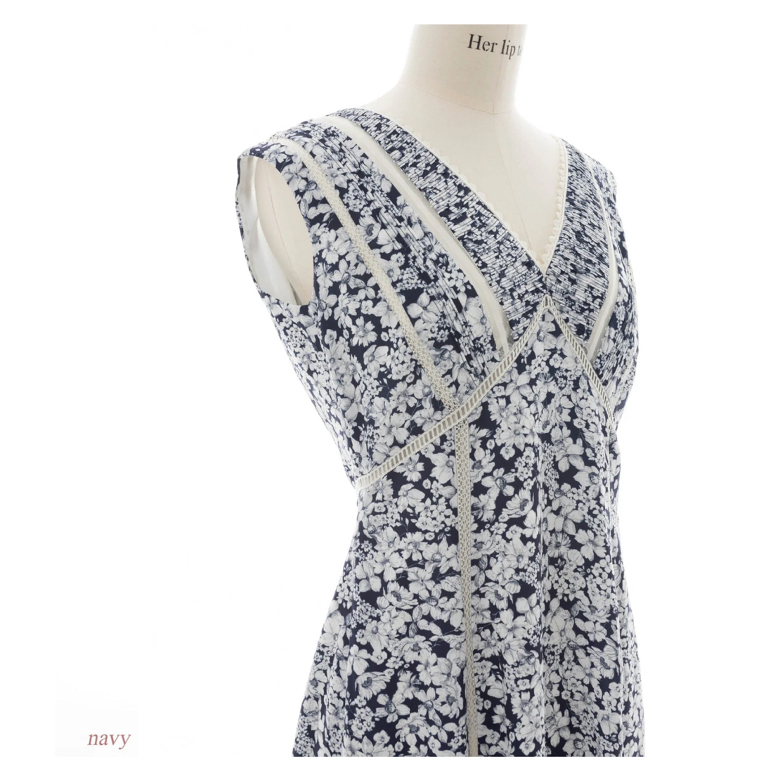 Her lip to Lace Trimmed Floral Dress