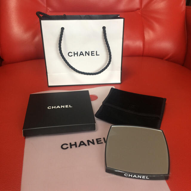 CHANEL(シャネル)のシャネル☆ミラーと、試供品 コスメ/美容のコスメ/美容 その他(その他)の商品写真