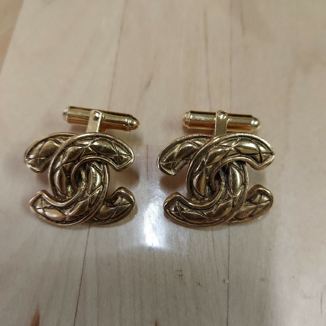CHANEL - シャネルカフスボタンの通販 by メグ店|シャネルなら CHANEL - シャネルカフスボタンの通販 by メグ店|シャネルなら