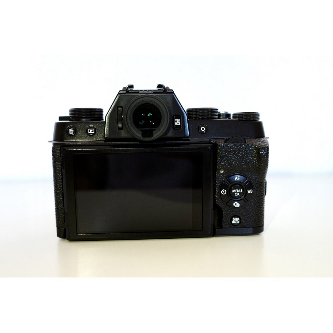 富士フイルム X-T100 ミラーレスカメラセット(レンズ3本付き) 富士フイルム X-T100 ミラーレスカメラセット(レンズ3本付き)