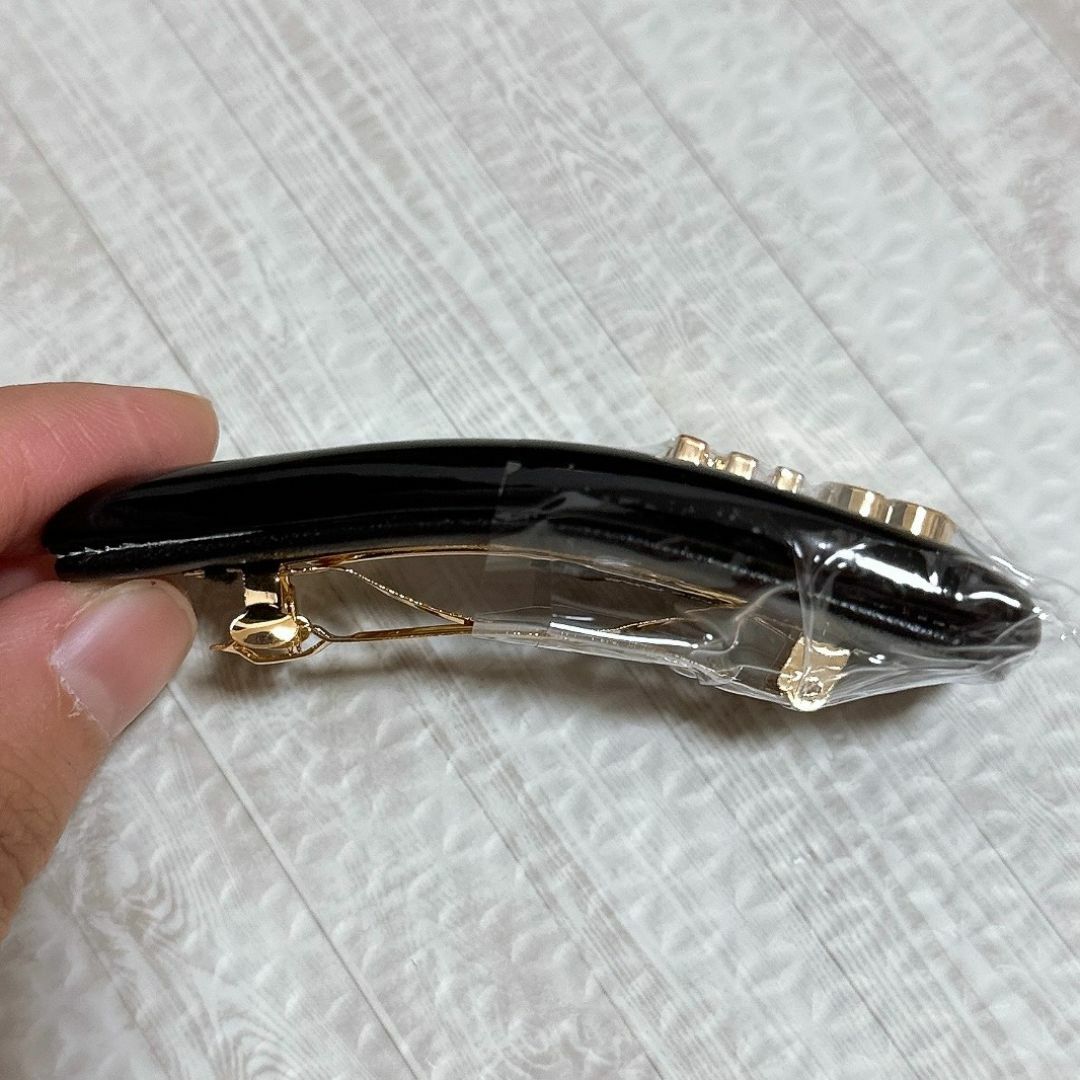 MIU MIU - 黒 ヘアバレッタ レザーヘアクリップ 新品未使用 MIU MIU - 黒 ヘアバレッタ レザーヘアクリップ 新品未使用