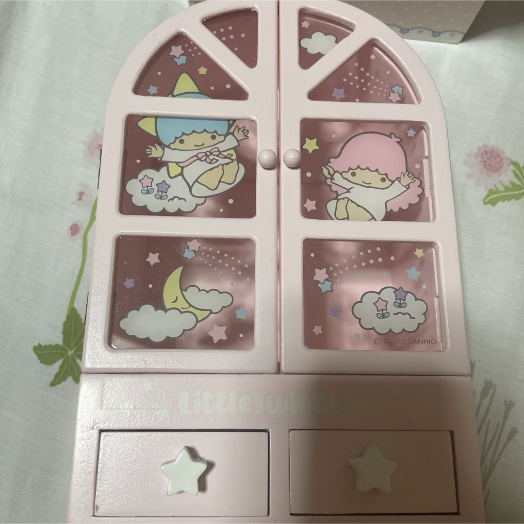 ◇新品 サンリオ キキララ 時計型 飾り棚 木製 家具 壁面収納 ◇新品 サンリオ キキララ 時計型 飾り棚 木製 家具 壁面収納