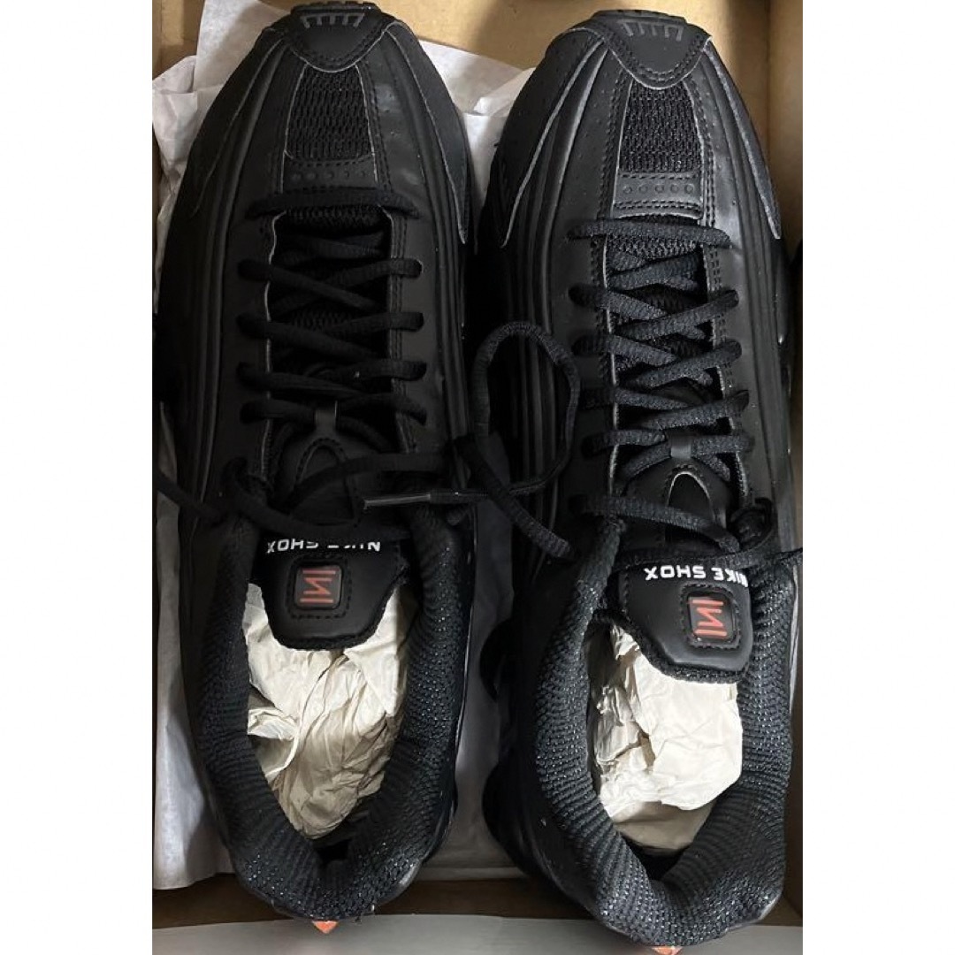 NIKE - Nike ナイキ ウィメンズ Shox ショックス R4 ブラックの NIKE - Nike ナイキ ウィメンズ Shox ショックス R4 ブラックの
