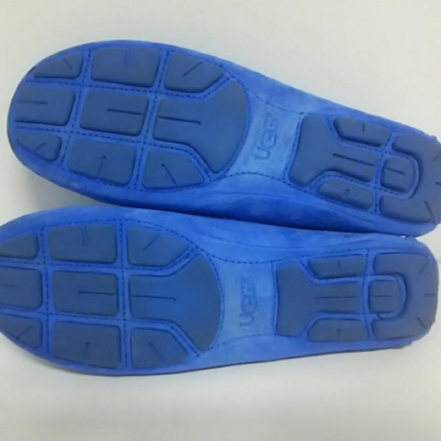 UGG(アグ)の美品 UGG ミーナ ブルー 23.5cm レディースの靴/シューズ(スリッポン/モカシン)の商品写真