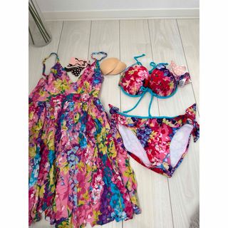 水着 ビキニ  ホワイト花柄　ビーチ　3点セット　新品未使用☆(水着)
