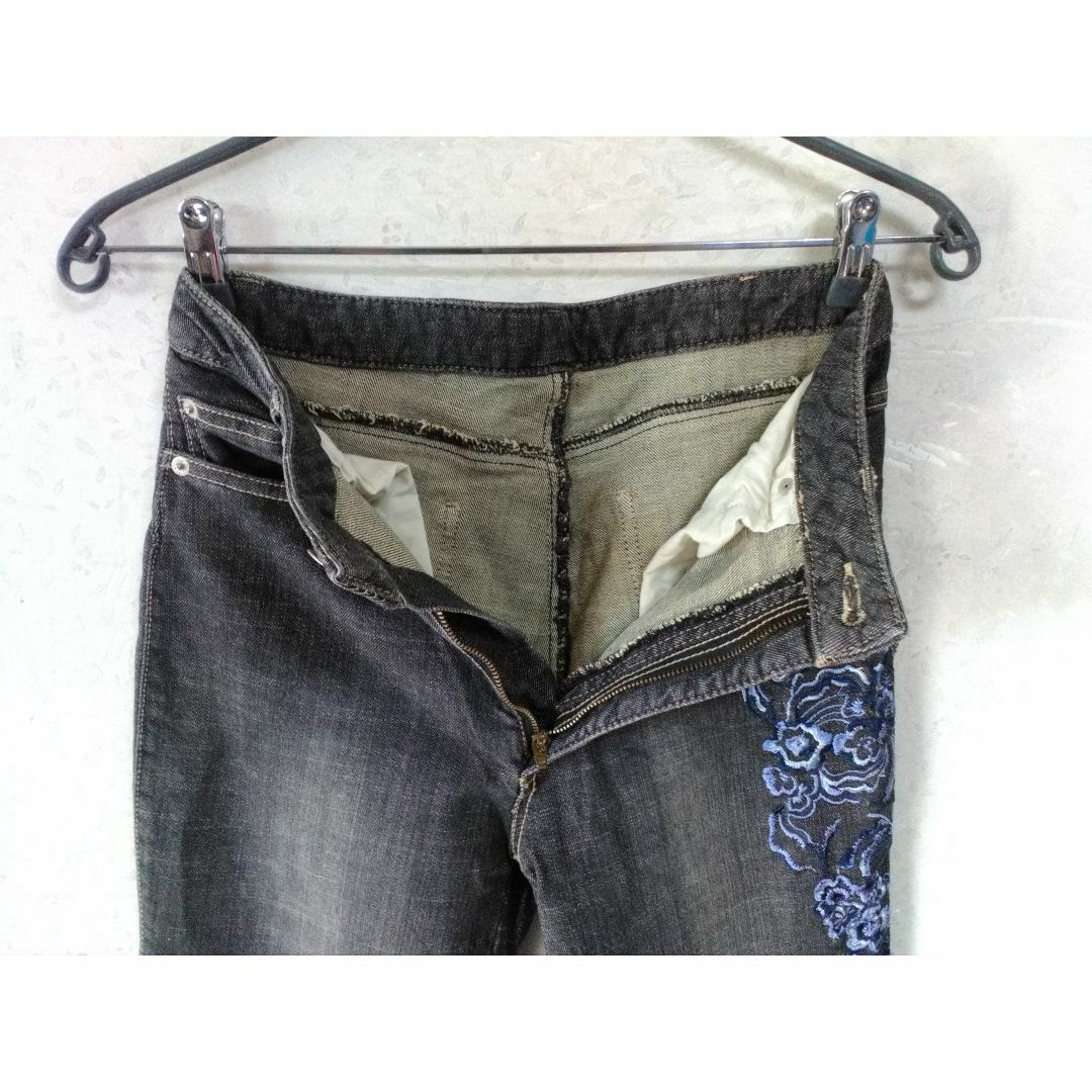 4485_M_刺繍黒デニムジーンズ_黒デニム風ストレッチ生地左もも部 4485_M_刺繍黒デニムジーンズ_黒デニム風ストレッチ生地左もも部