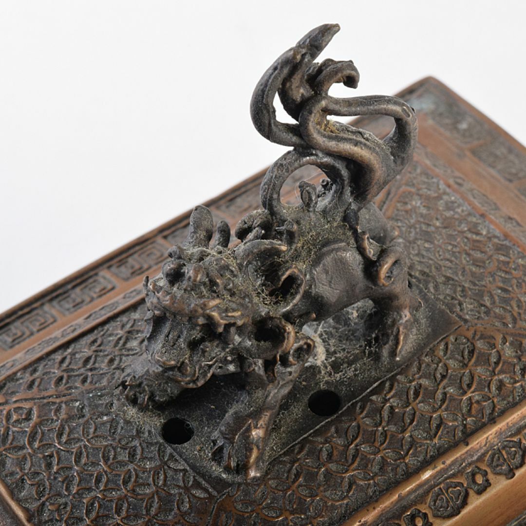 高岡銅器 米田陵山作 鋳銅 獅子摘 四方香炉 鼎 M R7650 高岡銅器 米田陵山作 鋳銅 獅子摘 四方香炉 鼎 M R7650