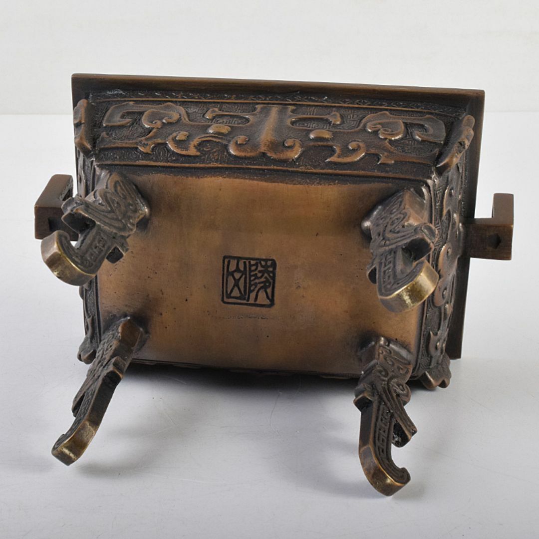 高岡銅器 米田陵山作 鋳銅 獅子摘 四方香炉 鼎 M R7650 高岡銅器 米田陵山作 鋳銅 獅子摘 四方香炉 鼎 M R7650