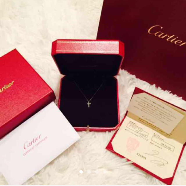 Cartier(カルティエ)のカルティエ クロスネックレス ダイヤ レディースのアクセサリー(ネックレス)の商品写真