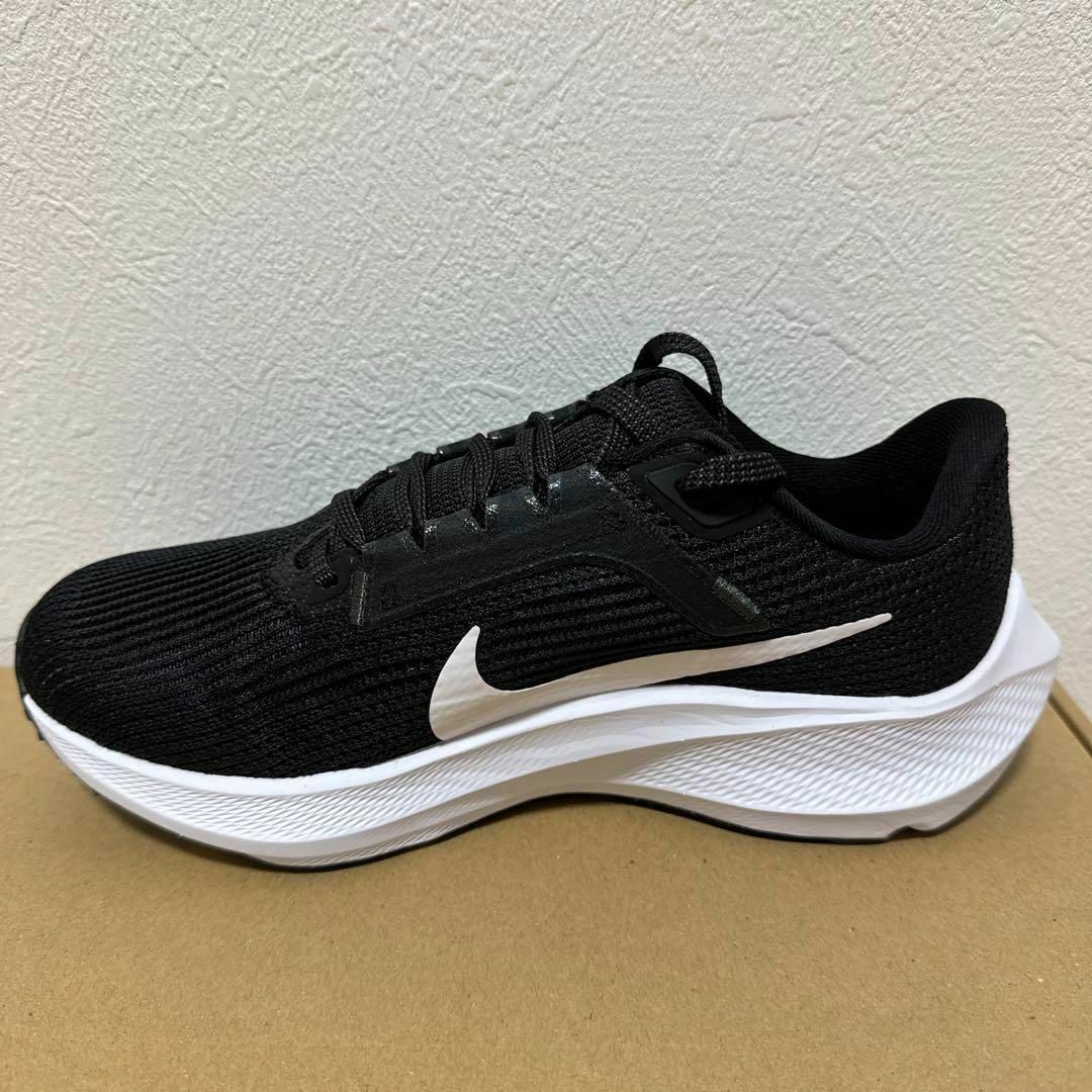NIKE - 新品 NIKE エアズームペガサス40 WIDE ランニング NIKE - 新品 NIKE エアズームペガサス40 WIDE ランニング