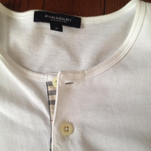 BURBERRY(バーバリー)のバーバリーの白いTシャツ レディースのトップス(Tシャツ(半袖/袖なし))の商品写真