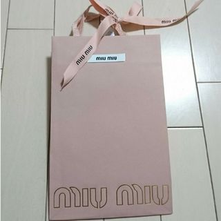 MIU MIU(ショップ袋)のフリマアイテム一覧 MIU MIU(ショップ袋)のフリマアイテム一覧