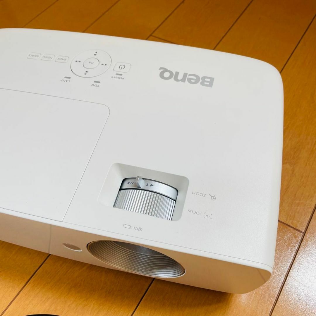 極美品】BenQ プロジェクター HT1070 極美品】BenQ プロジェクター HT1070