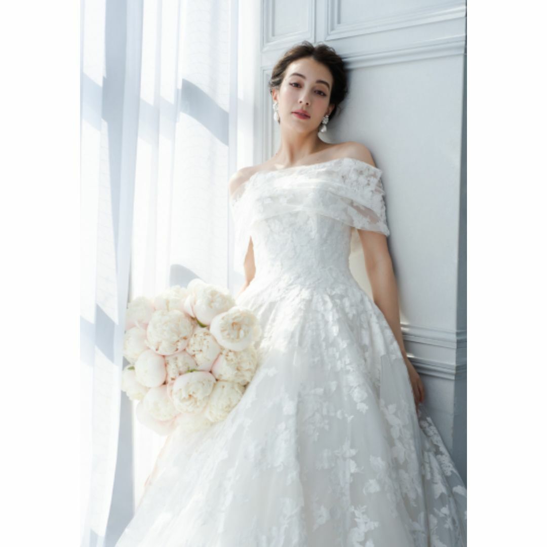 ウエディングドレス オフショルダー 贅沢な小花総レース 華やかなトレーン 結婚式