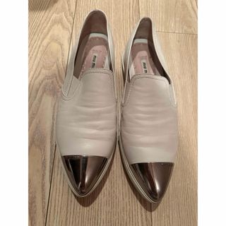 MIU MIU(スリッポン/モカシン)のフリマアイテム一覧 MIU MIU(スリッポン/モカシン)のフリマアイテム一覧
