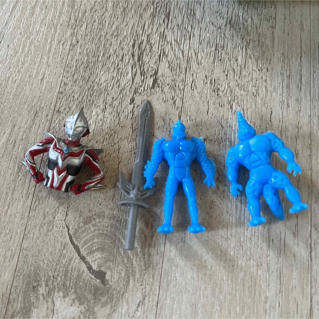 恐竜 ドラえもん ジバニャン ウルトラマン 17個セット 子供 恐竜 ドラえもん ジバニャン ウルトラマン 17個セット 子供