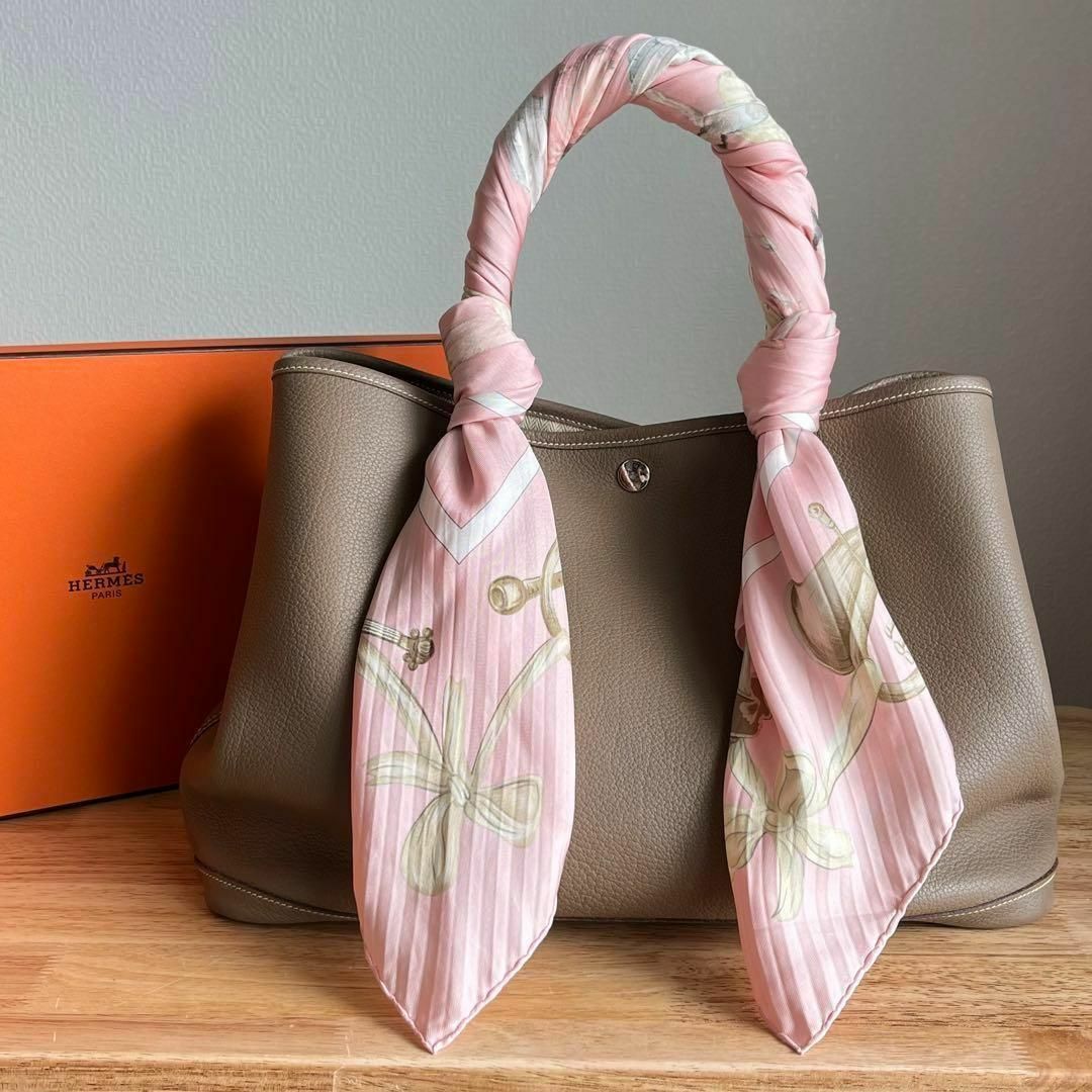 HERMES エルメスプリーツカレスカーフピンク系 HERMES エルメスプリーツカレスカーフピンク系