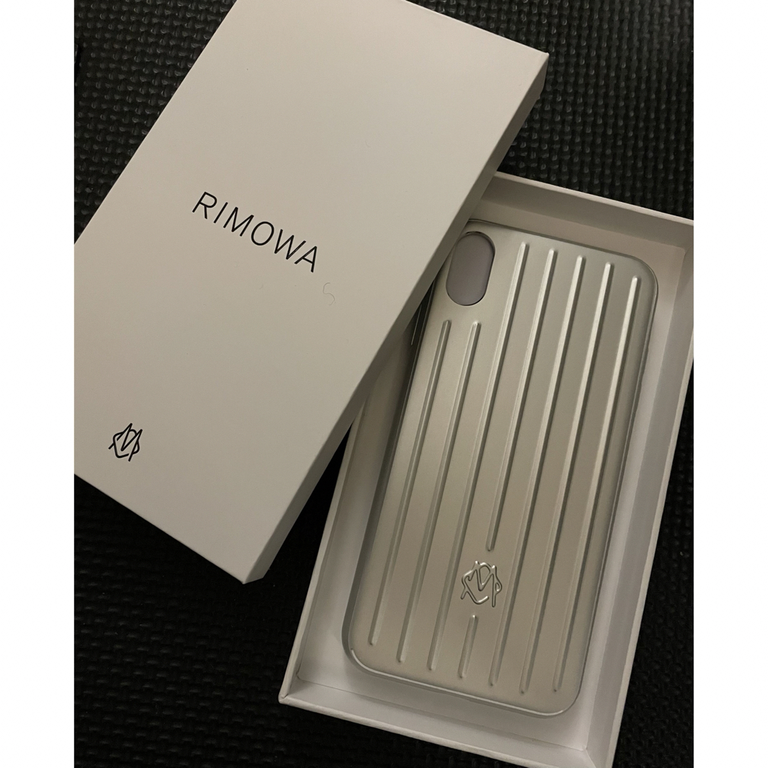 RIMOWA - 定価13200円 新品 RIMOWA リモワ iPhoneXsMaxケースの RIMOWA - 定価13200円 新品 RIMOWA リモワ iPhoneXsMaxケースの