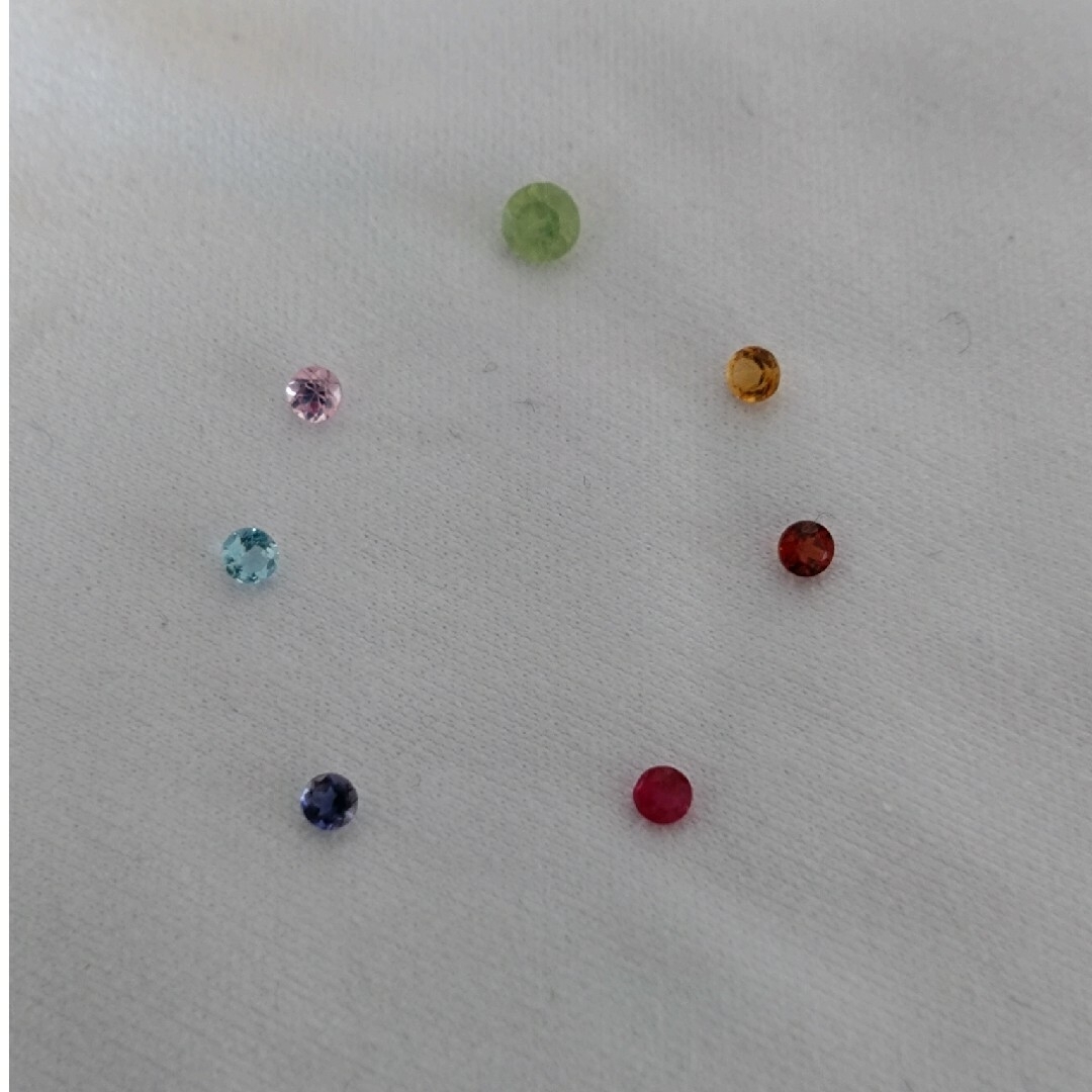虹色宝石　7ピースセット　ルース ハンドメイドの素材/材料(各種パーツ)の商品写真
