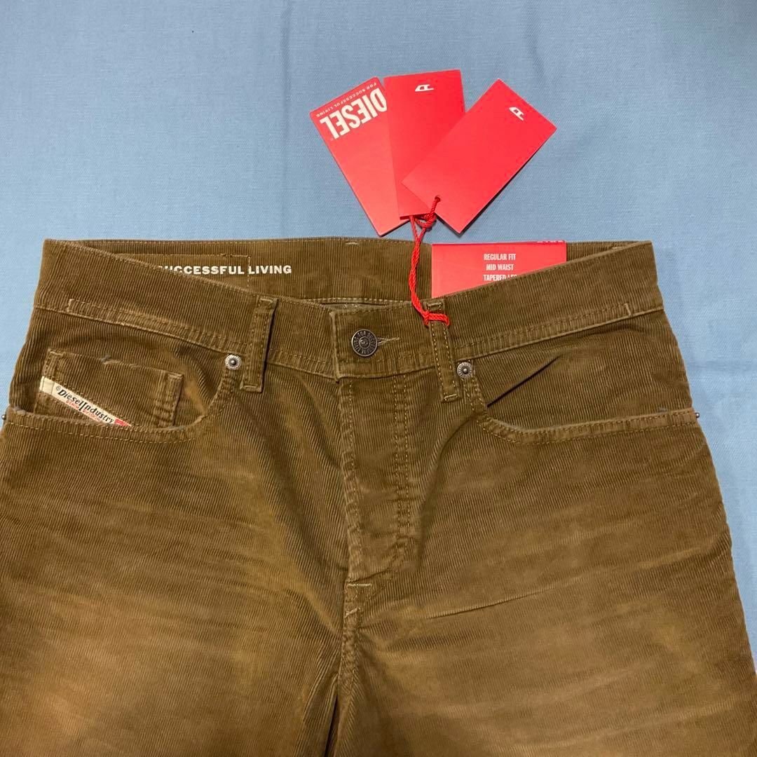 DIESEL(ディーゼル)の新品　ディーゼル　ボタンフライ　サイズ36　A10230　4624　テーパードレ メンズのパンツ(その他)の商品写真