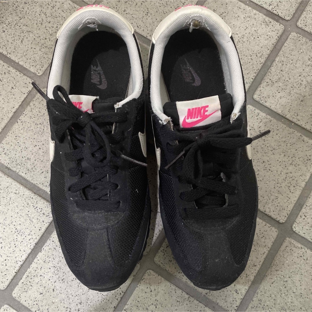 NIKE - NIKE ナイキ スニーカー ブラック ピンク 黒 24cmの通販 NIKE - NIKE ナイキ スニーカー ブラック ピンク 黒 24cmの通販