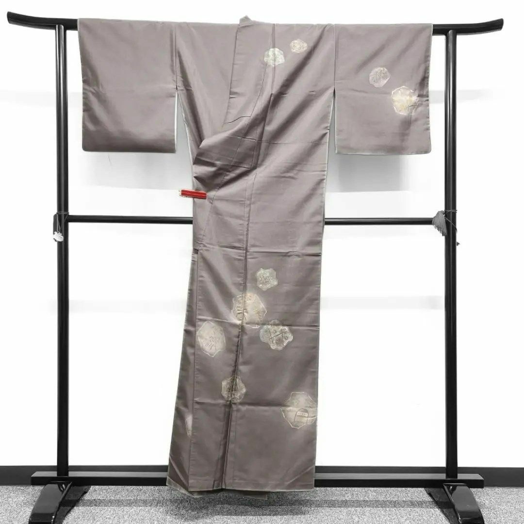 付け下げ 紬 金糸 鷺 花模様 八橋 リーフ 蛇籠 グレー系 着物 062w d 付け下げ 紬 金糸 鷺 花模様 八橋 リーフ 蛇籠 グレー系 着物 062w d