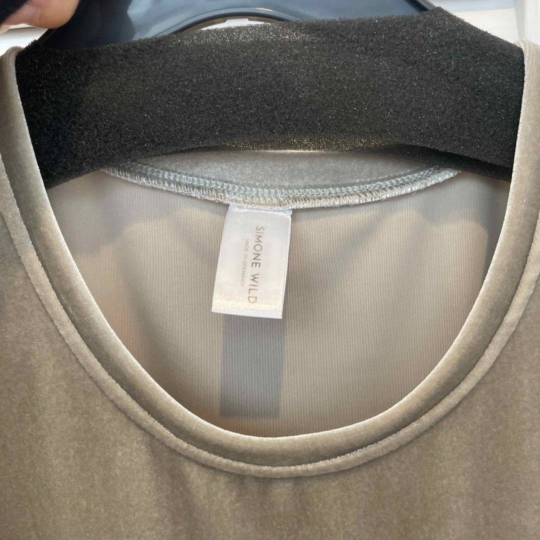 SIMONE WILD】RELAXED FIT BASIC Tシャツ SIMONE WILD】RELAXED FIT BASIC Tシャツ
