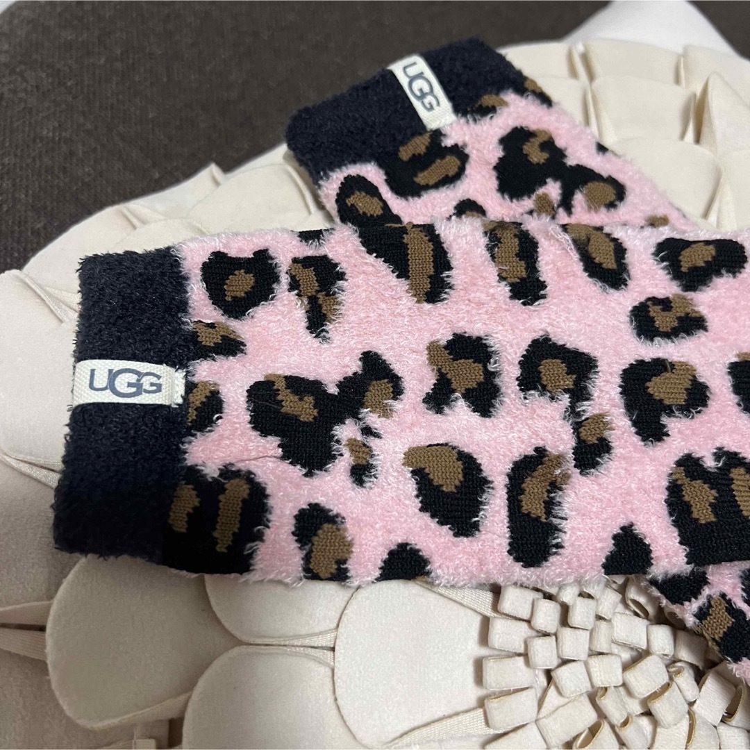UGG - UGG アグ 靴下 レオパード柄 ヒョウ柄 ピンク モコモコ UGG - UGG アグ 靴下 レオパード柄 ヒョウ柄 ピンク モコモコ