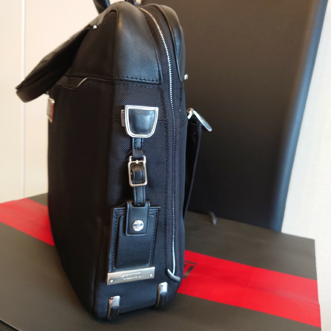 TUMI(トゥミ)の【美品】TUMI 255002D2 ARRIVE ソーヤ・ブリーフ メンズのバッグ(ビジネスバッグ)の商品写真