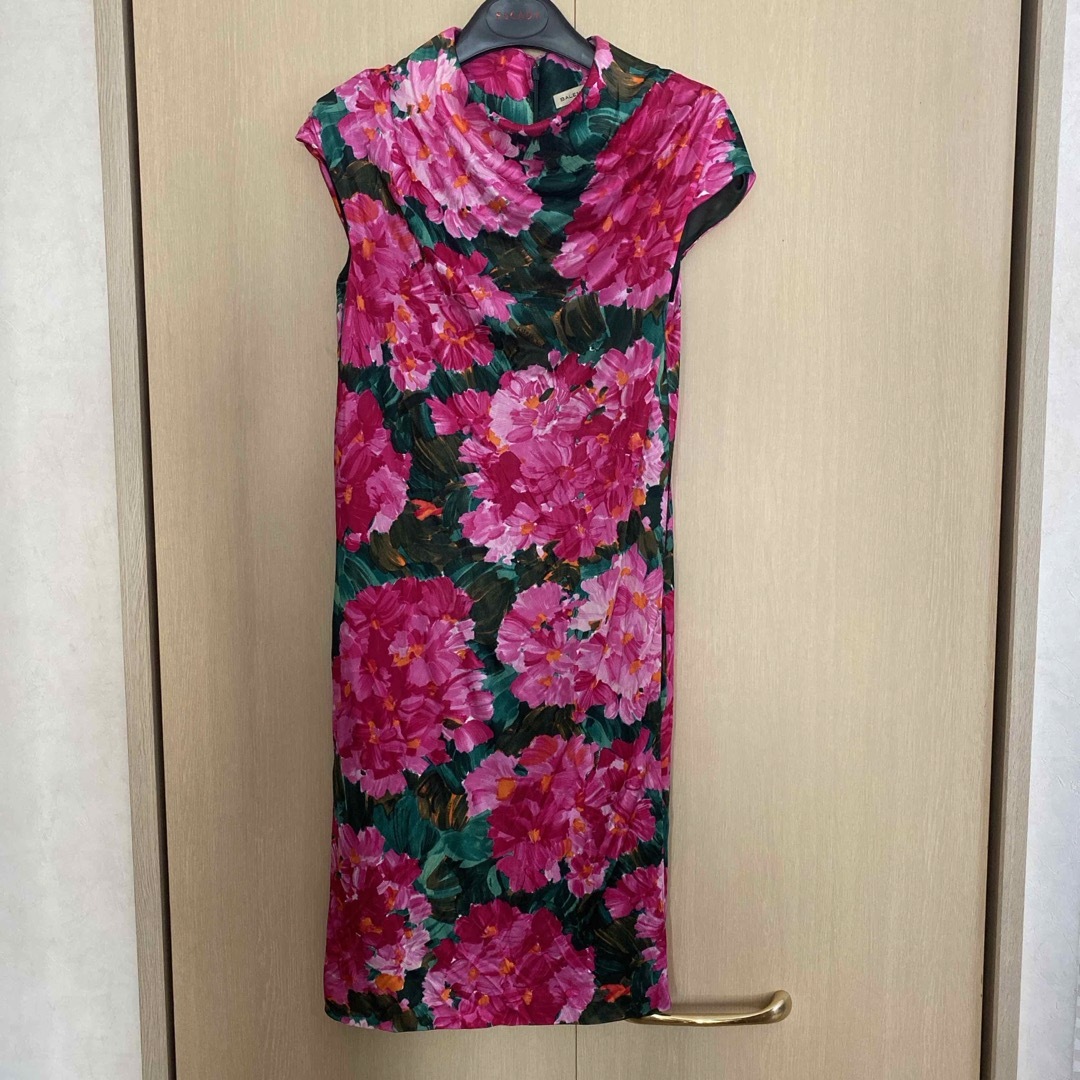 BALENCIAGA - 【ほぼ新品】BALENCIAGA 花柄ワンピースの通販 by BALENCIAGA - 【ほぼ新品】BALENCIAGA 花柄ワンピースの通販 by